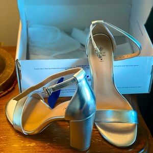 Size 6 NEW Call It Spring silver heel